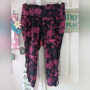 LIVI ACTIVE Black Pink Lattice Cutout Athleisure Capri Legging Size 14/16